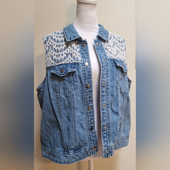 XL Denim Vest With White Crocheted Lace - Picture 2 of 9